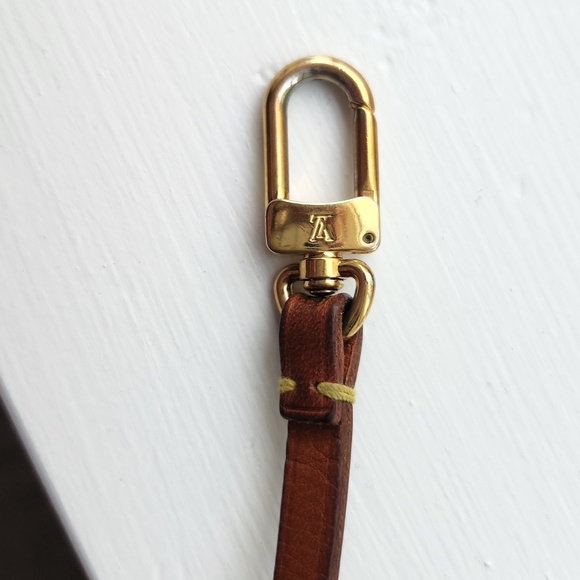 Authentic Louis Vuitton Monogram Totally MM - Picture 5 of 16